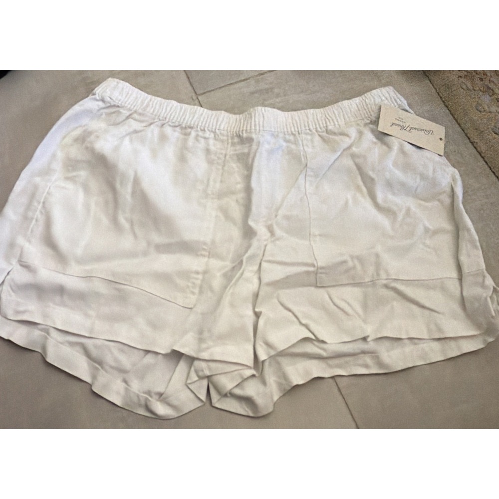 Universal Thread Womens Mid-Rise Linen Pull-On Shorts White Striped Medium